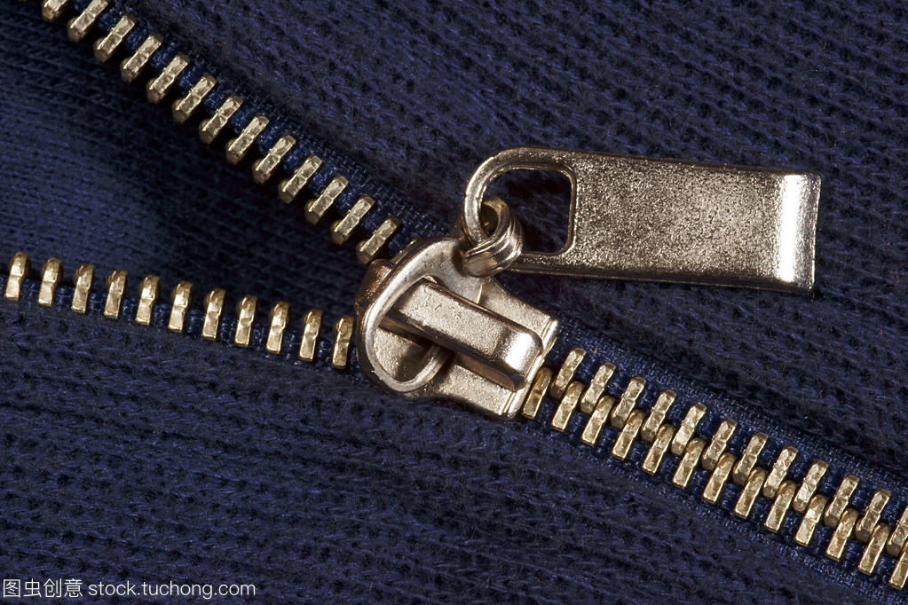 拉鏈的藍(lán)色毛衣