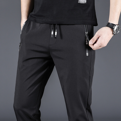 黑褲子扔了吧!現(xiàn)在流行穿這&ldquo;開車褲&rdquo;,不緊不勒不沾灰,賊拉風(fēng)